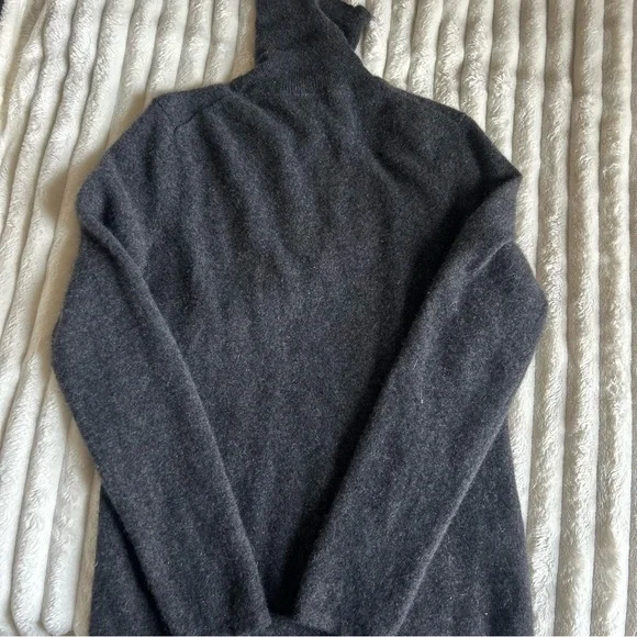 Lord & Taylor Cashmere Grey Turtleneck Sweater Womens XS - Picture 5 of 10